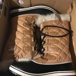 Waterproof women boots